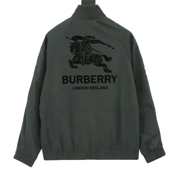 【BURBERRY  公式旗艦店】バーバリー   ジャケット着 好評に付き再入荷！241112