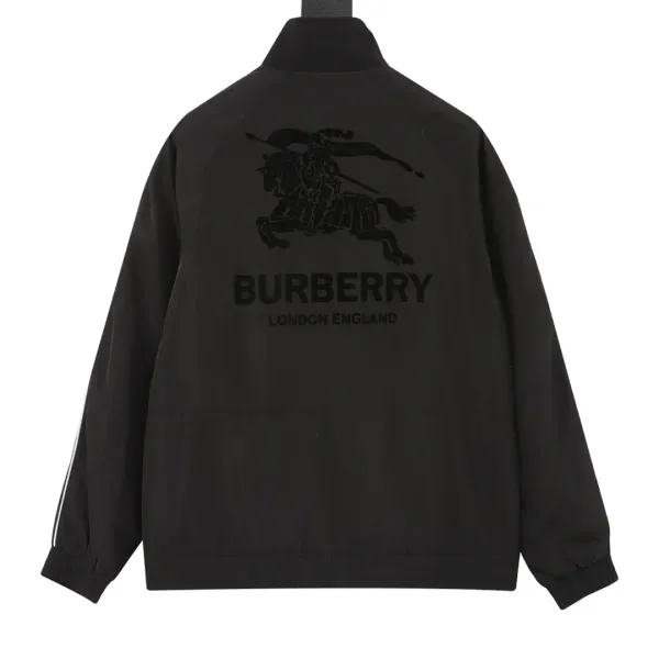 【BURBERRY  公式旗艦店】バーバリー   ジャケット着 好評に付き再入荷！241112