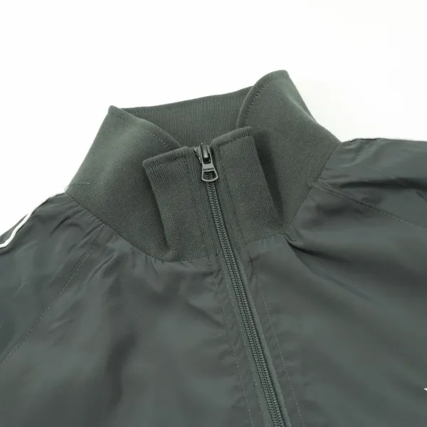 【BURBERRY  公式旗艦店】バーバリー   ジャケット着 好評に付き再入荷！241112