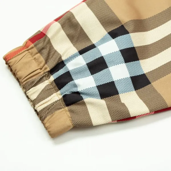 【BURBERRY  公式旗艦店】バーバリー  ジャケット着 ご好評に付き再入荷！241022