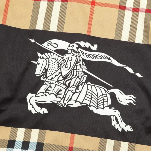 【BURBERRY  公式旗艦店】バーバリー  ジャケット着 ご好評に付き再入荷！241022