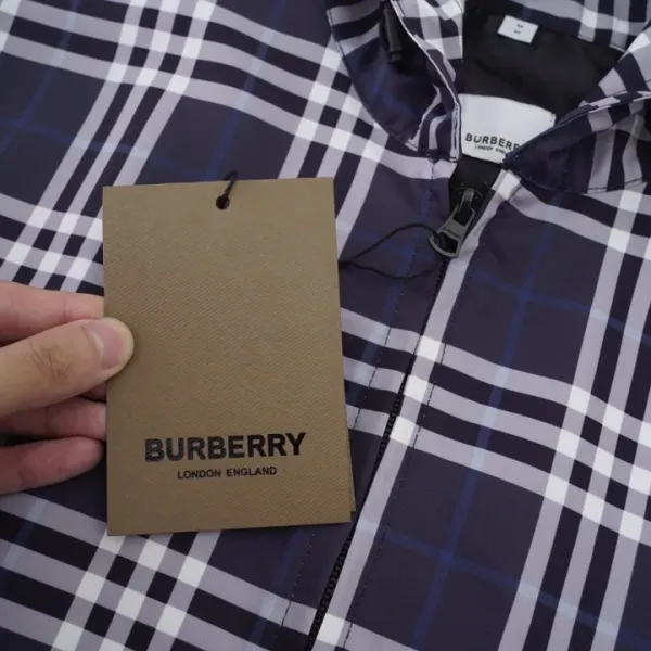【BURBERRY 公式旗艦店】バーバリー  ジャケット着ご好評に付き再入荷！240923