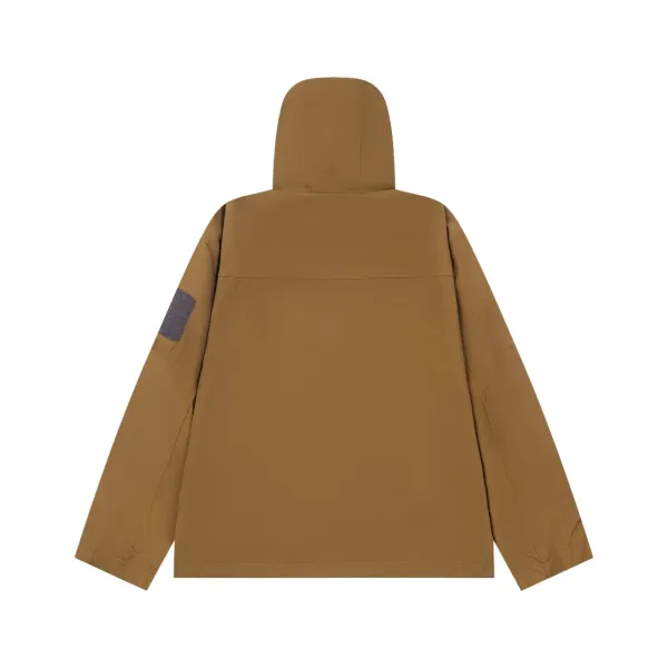 【BURBERRY 公式旗艦店】バーバリー  ジャケット着 好評に付き再入荷 240827
