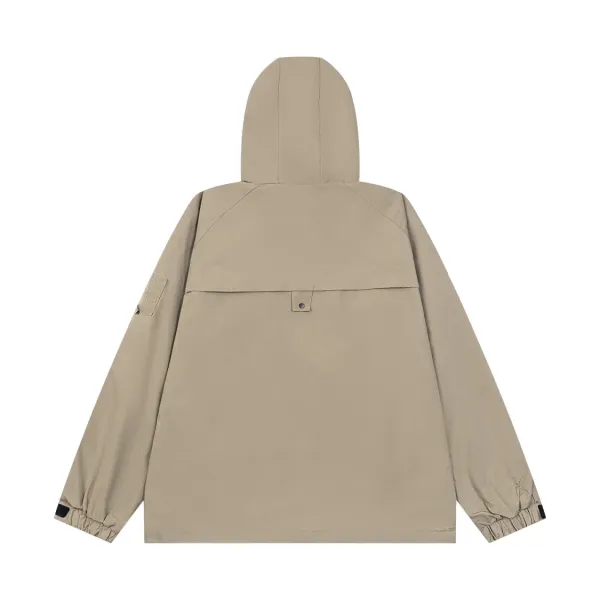 【BURBERRY 公式旗艦店】バーバリー  ジャケット着 好評に付き再入荷 240827