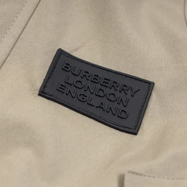 【BURBERRY 公式旗艦店】バーバリー  ジャケット着 好評に付き再入荷 240827
