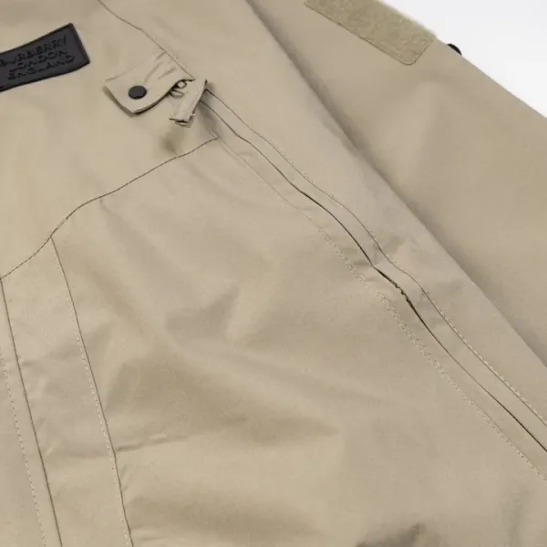 【BURBERRY 公式旗艦店】バーバリー  ジャケット着 好評に付き再入荷 240827