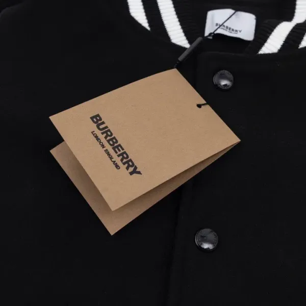 【BURBERRY  公式旗艦店】バーバリー  ジャケット着 好評に付き再入荷 240827