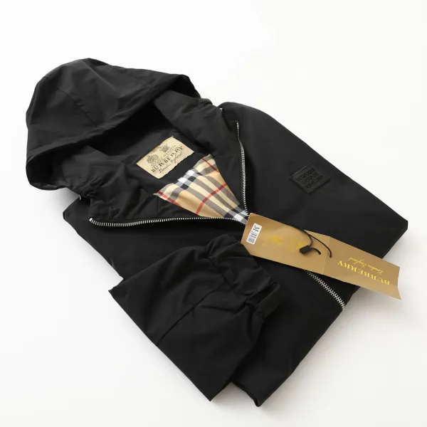 【BURBERRY  公式旗艦店】バーバリー  ジャケット着 好評に付き再入荷 240827