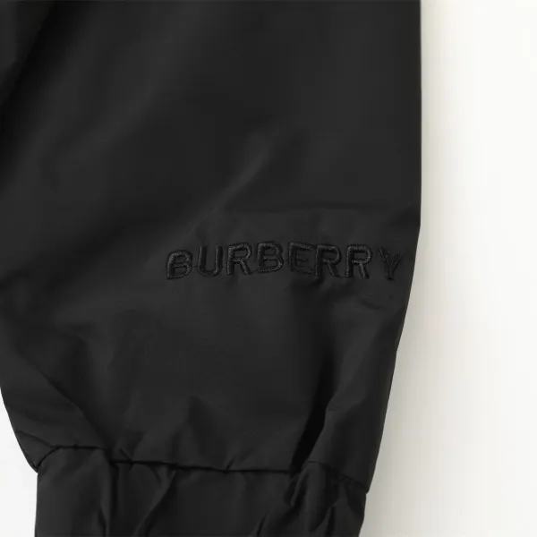 【BURBERRY  公式旗艦店】バーバリー  ジャケット着 好評に付き再入荷 240827