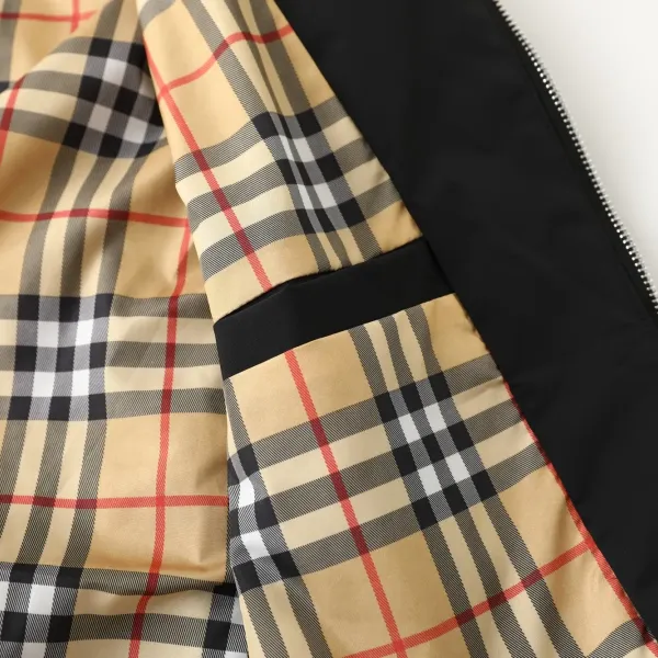 【BURBERRY  公式旗艦店】バーバリー  ジャケット着 好評に付き再入荷 240827