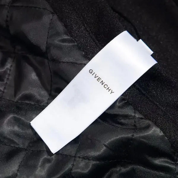 【GIVENCHY 公式旗艦店】ジバンシー   ジャケット着 ご好評に付き再入荷！241023
