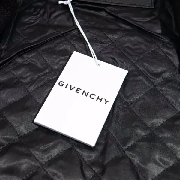 【GIVENCHY 公式旗艦店】ジバンシー   ジャケット着 ご好評に付き再入荷！241023