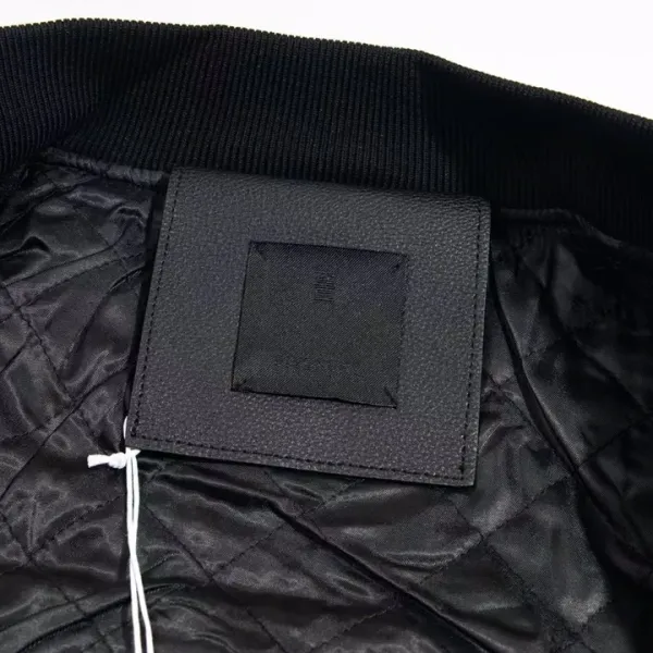 【GIVENCHY 公式旗艦店】ジバンシー   ジャケット着 ご好評に付き再入荷！241023