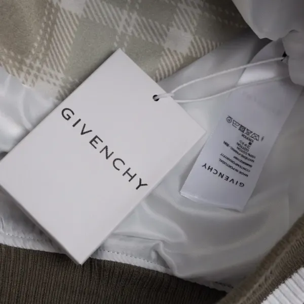【GIVENCHY 公式旗艦店】ジバンシー 野球着  ジャケット着 ご好評に付き再入荷！241023