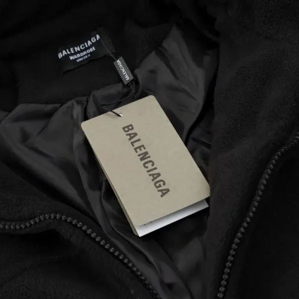 【BALENCIAGA  公式旗艦店】バレンシアガ   ジャケット着 好評に付き再入荷！250107
