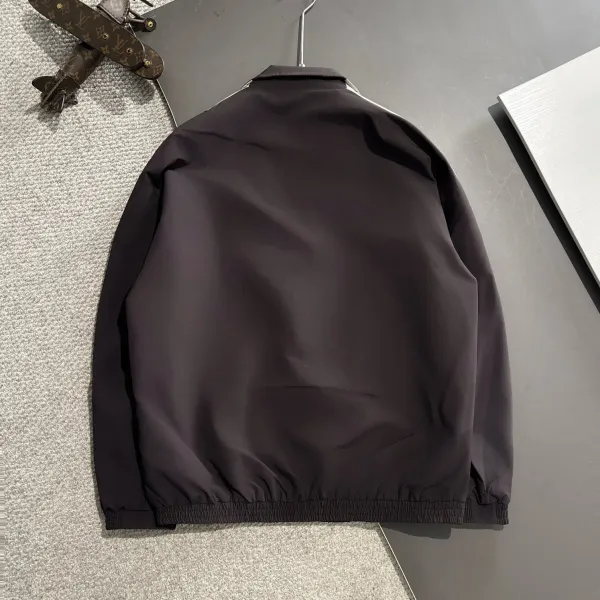 【BALENCIAGA  公式旗艦店】バレンシアガ   ジャケット着 ご好評に付き再入荷！250107