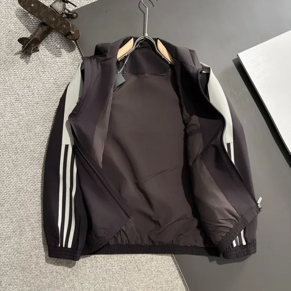 【BALENCIAGA  公式旗艦店】バレンシアガ   ジャケット着 ご好評に付き再入荷！250107