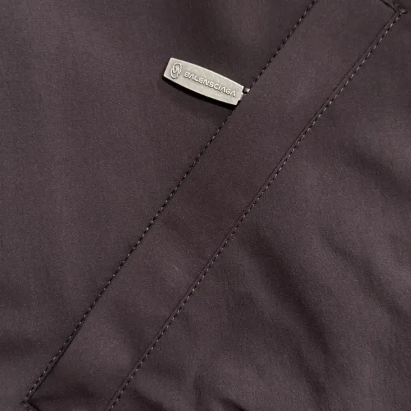 【BALENCIAGA  公式旗艦店】バレンシアガ   ジャケット着 ご好評に付き再入荷！250107