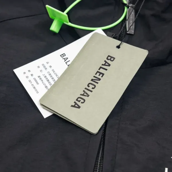 【BALENCIAGA  公式旗艦店】バレンシアガ    ジャケット着 好評に付き再入荷！241119