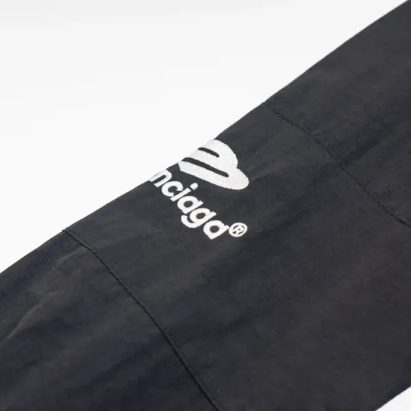 【BALENCIAGA  公式旗艦店】バレンシアガ    ジャケット着 好評に付き再入荷！241119
