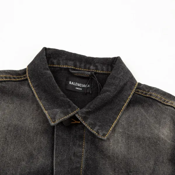 【BALENCIAGA  公式旗艦店】バレンシアガ  ジャケット着 ご好評に付き再入荷！241022