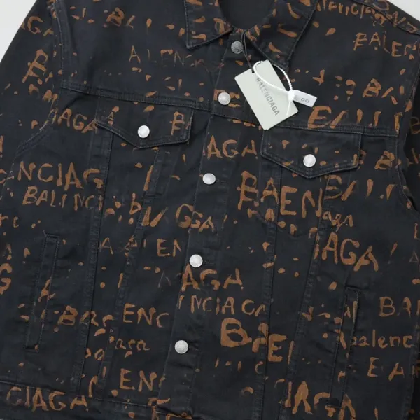 【BALENCIAGA  公式旗艦店】バレンシアガ  ジャケット着 ご好評に付き再入荷！241022