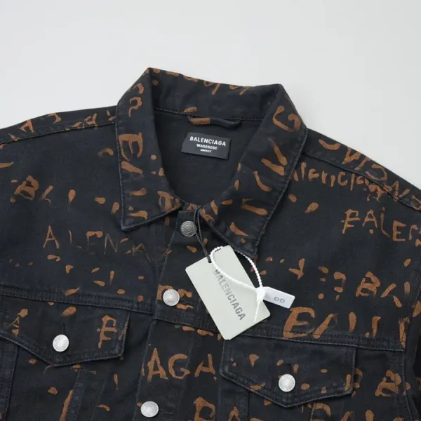 【BALENCIAGA  公式旗艦店】バレンシアガ  ジャケット着 ご好評に付き再入荷！241022