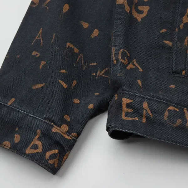 【BALENCIAGA  公式旗艦店】バレンシアガ  ジャケット着 ご好評に付き再入荷！241022