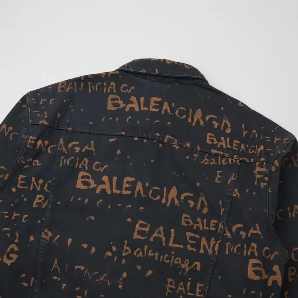 【BALENCIAGA  公式旗艦店】バレンシアガ  ジャケット着 ご好評に付き再入荷！241022