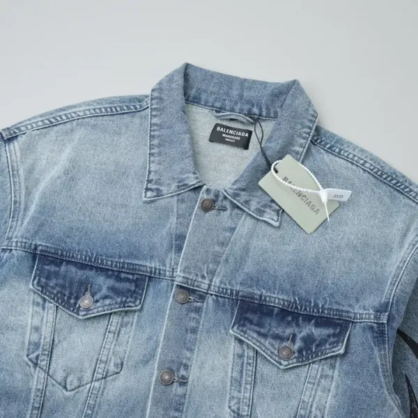 【BALENCIAGA  公式旗艦店】バレンシアガ  ジャケット着 ご好評に付き再入荷！241022
