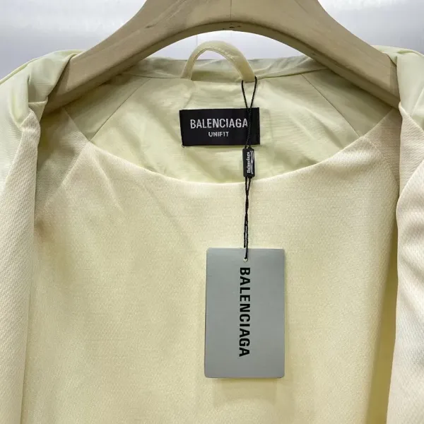 【BALENCIAGA 公式旗艦店】 バレンシアガ  ジャケット着 好評に付き再入荷 240827