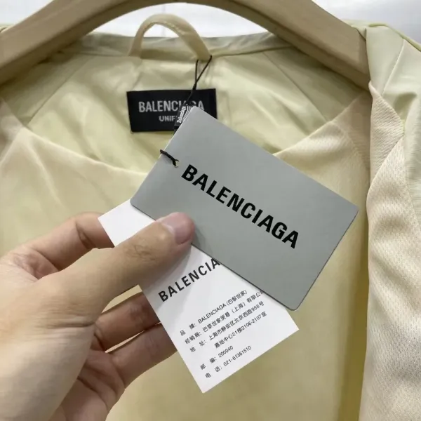 【BALENCIAGA 公式旗艦店】 バレンシアガ  ジャケット着 好評に付き再入荷 240827