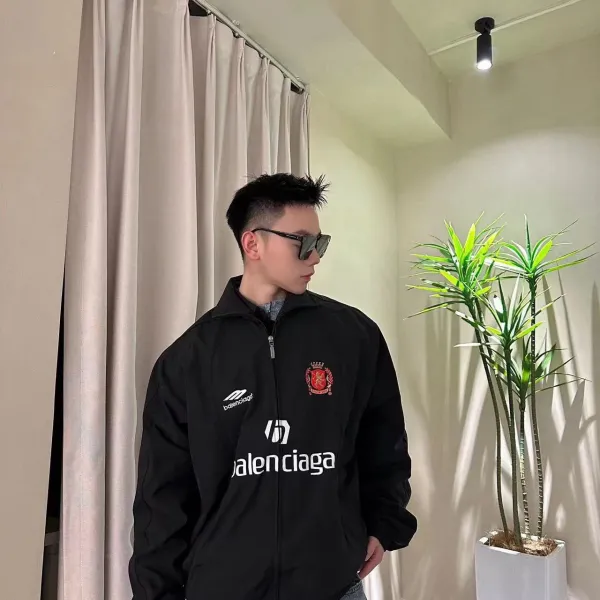 【BALENCIAGA 公式旗艦店】 バレンシアガ  ジャケット着 好評に付き再入荷 240827