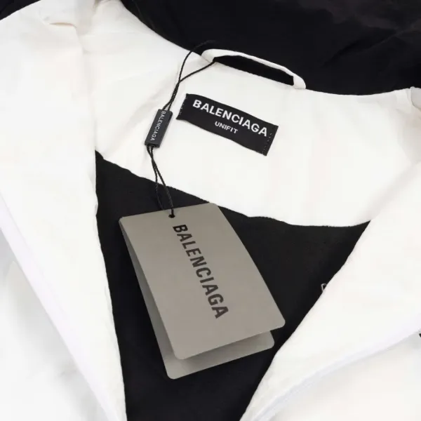 【BALENCIAGA 公式旗艦店】 バレンシアガ  ジャケット着 好評に付き再入荷 240827
