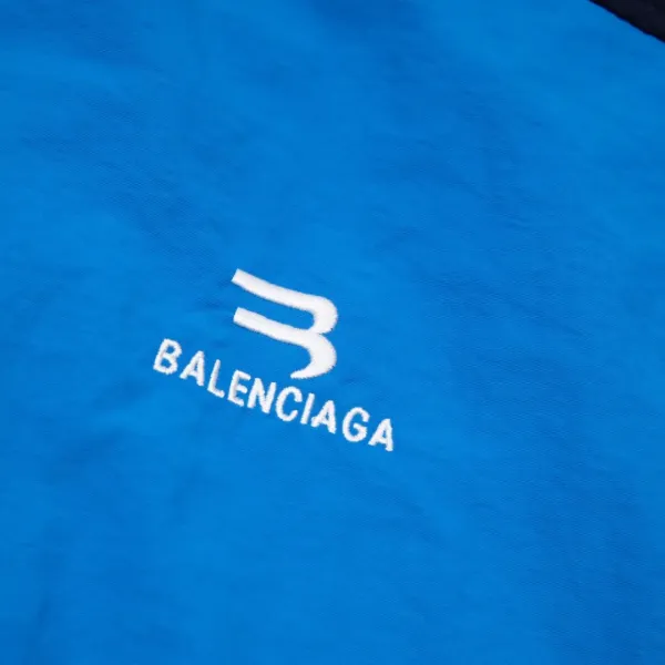 【BALENCIAGA 公式旗艦店】 バレンシアガ  ジャケット着 好評に付き再入荷 240827