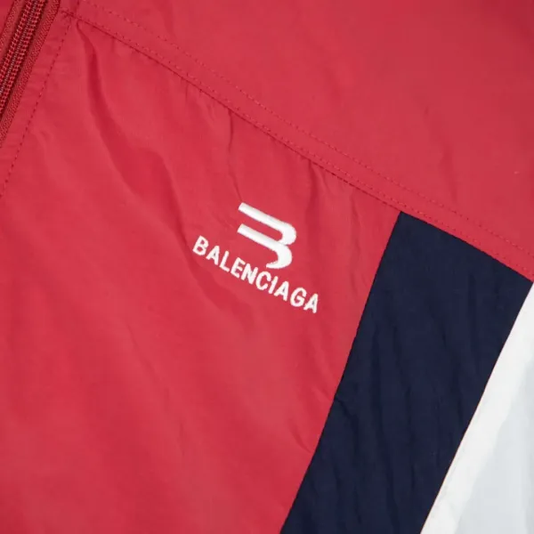 【BALENCIAGA 公式旗艦店】 バレンシアガ  ジャケット着 好評に付き再入荷 240827