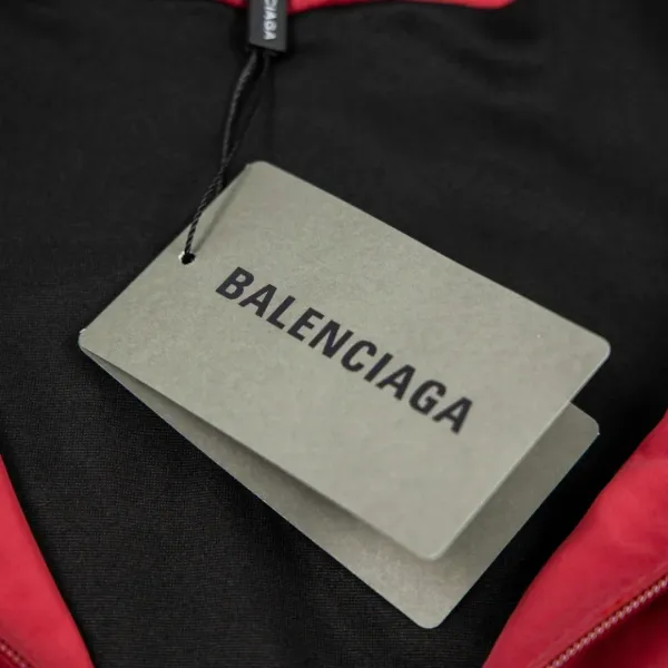 【BALENCIAGA 公式旗艦店】 バレンシアガ  ジャケット着 好評に付き再入荷 240827