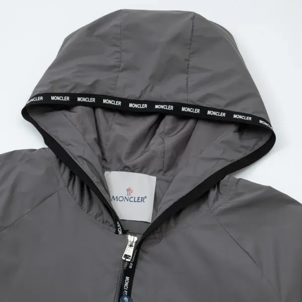【MONCLER  公式旗艦店】モンクレール  ジャケット着 好評に付き再入荷 240826