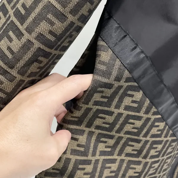 【FENDI  公式旗艦店】フェンディ  ジャケット着 好評に付き再入荷 241223