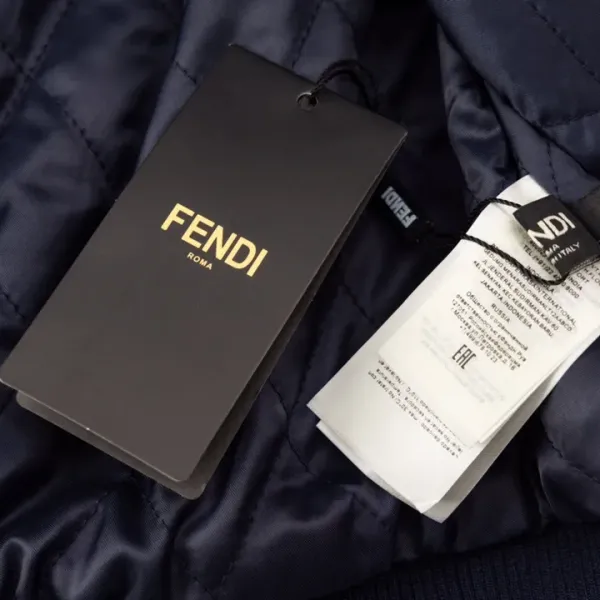 【FENDI  公式旗艦店】フェンディ   ジャケット着 好評に付き再入荷！241028