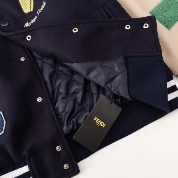【FENDI  公式旗艦店】フェンディ   ジャケット着 好評に付き再入荷！241028
