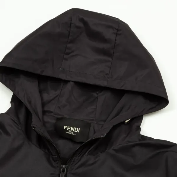 【FENDI  公式旗艦店】フェンディ  ジャケット着 ご好評に付き再入荷！241021