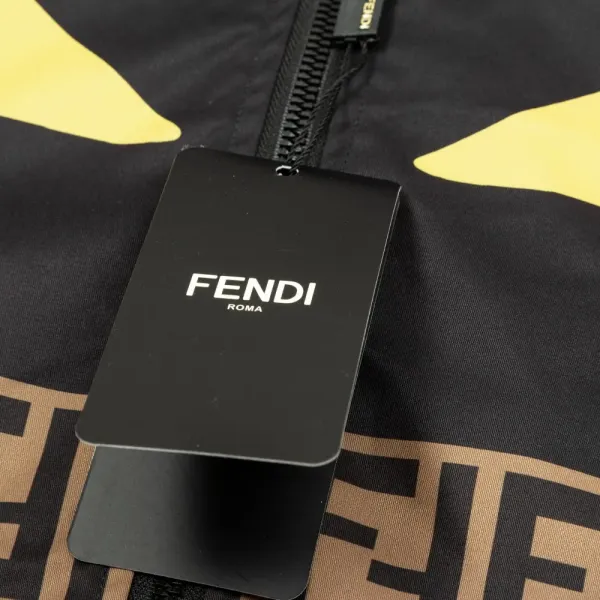 【FENDI  公式旗艦店】フェンディ  ジャケット着 ご好評に付き再入荷！241021
