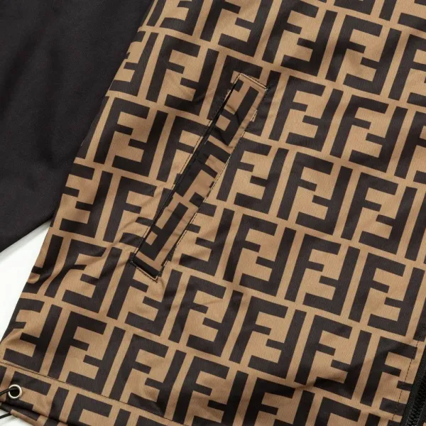 【FENDI  公式旗艦店】フェンディ  ジャケット着 ご好評に付き再入荷！241021