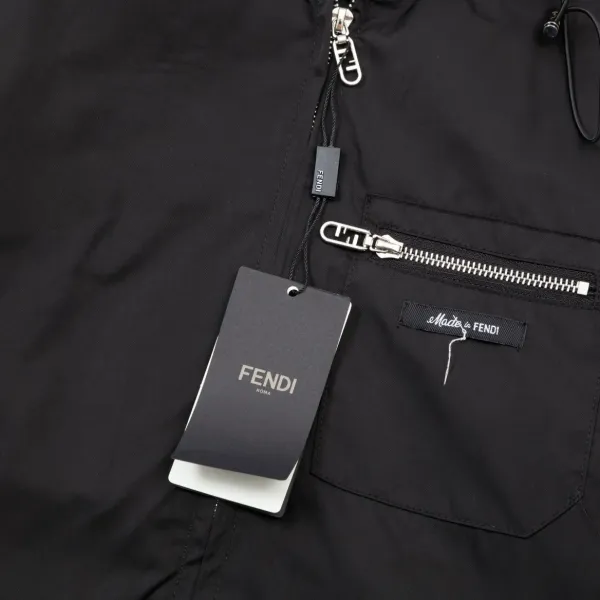 【FENDI  公式旗艦店】フェンディ ジャケット着 好評に付き再入荷 240826