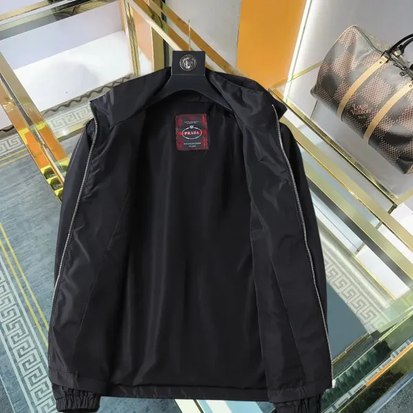 【PRADA  公式旗艦店】プラダ   ジャケット着 ご好評に付き再入荷！250107
