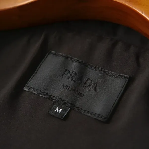 【PRADA  公式旗艦店】プラダ   ジャケット着 ご好評に付き再入荷！250107