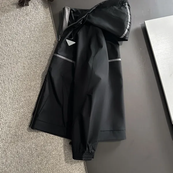 【PRADA  公式旗艦店】プラダ  ジャケット着 好評に付き再入荷 241224