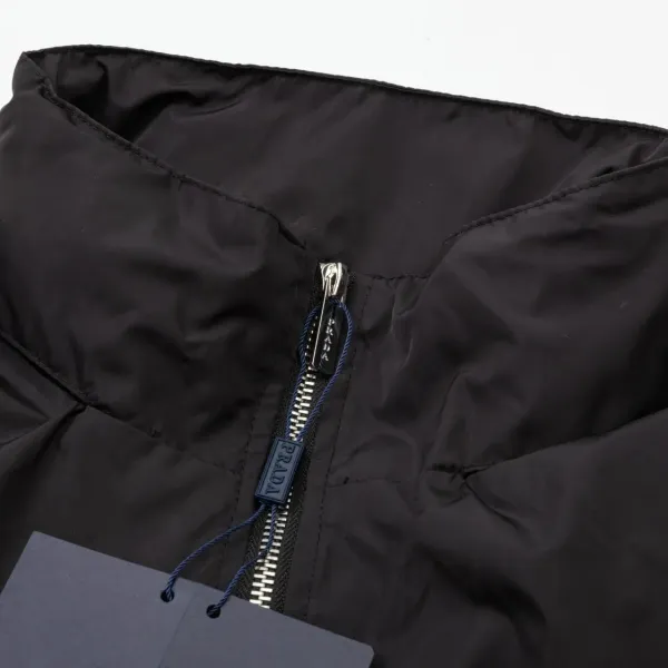 【PRADA  公式旗艦店】プラダ  ジャケット着 好評に付き再入荷 241224
