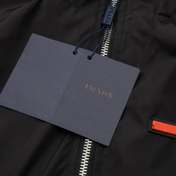 【PRADA  公式旗艦店】プラダ  ジャケット着 好評に付き再入荷 241224